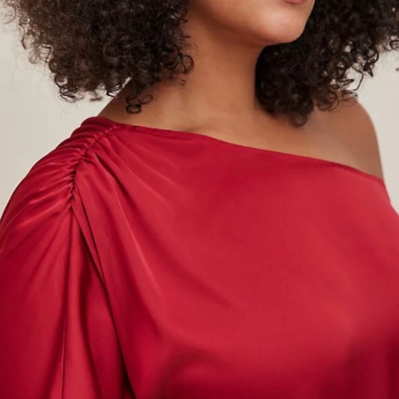 🆕 Red Satin Off Shoulder Top 3 3X 22 24 NWT Torrid New! - Picture 4 of 6